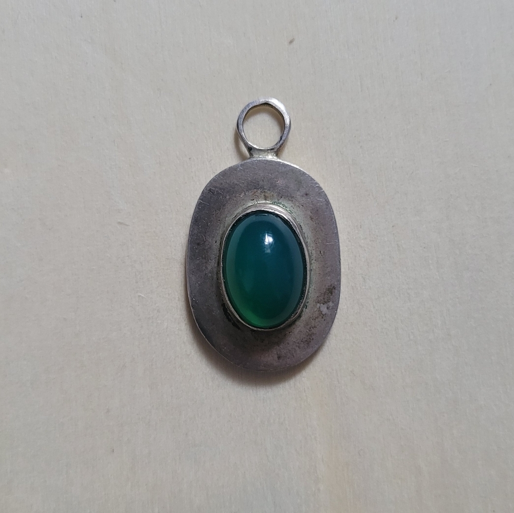 Vintage sterling green onyx pendant